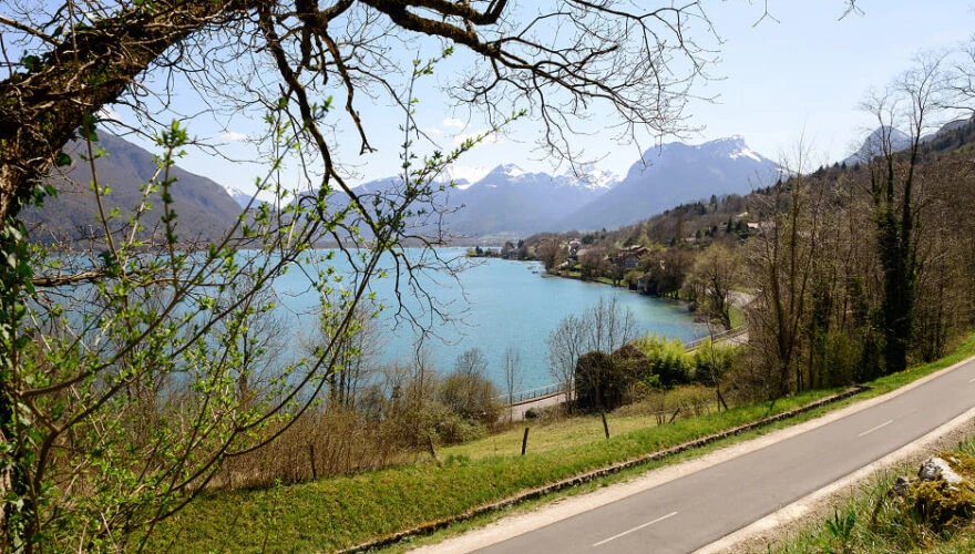 Annecy à vélo : 3 itinéraires magiques pour fêter l&rsquo;arrivée du printemps