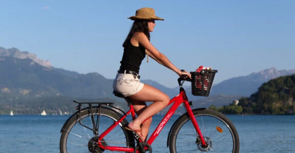 Vélo hybride confort mixte « Tour du Lac » à cadre ouvert à louer