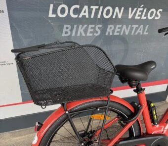 Panier à vélo sur vélo à la location à Annecy - Roul'ma poule