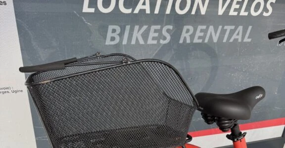 Panier à vélo sur vélo à la location à Annecy - Roul'ma poule