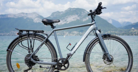 Vélo VTC Confort Mixte « Tour du Lac » Cadre fermé à la location