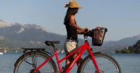Comfort open-frame hybrid bike “Tour du Lac” for rent