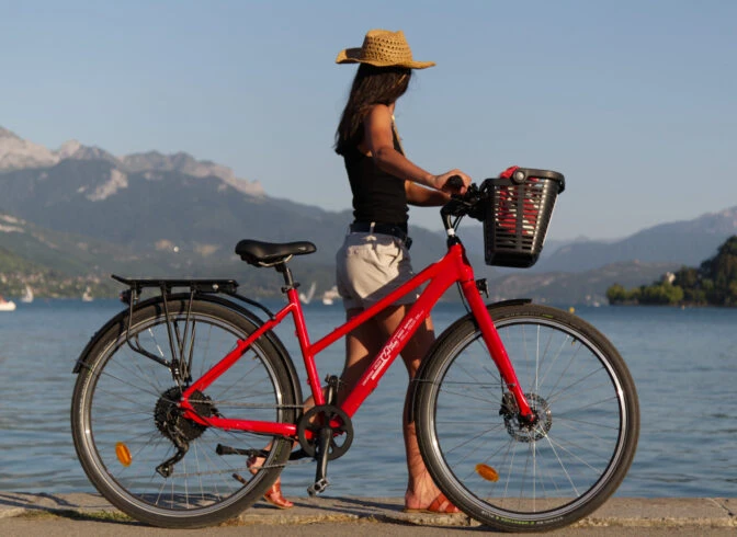 Tour du lac d&rsquo;Annecy (niveau intermédiaire moyen 3 kms de montée 2 à 4 heures) – Itinériaire à vélo